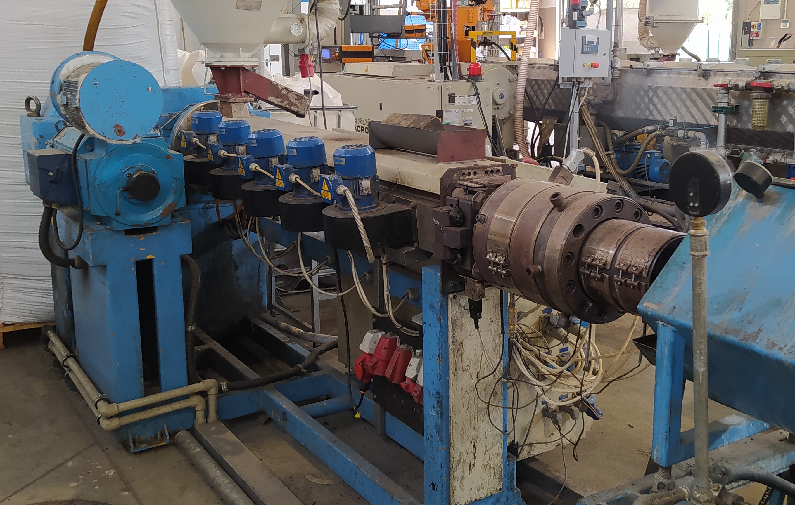 Seeking optimization of the plasticizing unit for HDPE and HMWHDPE recycling