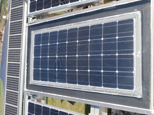Hybrid solar panel with high energy efficiency
